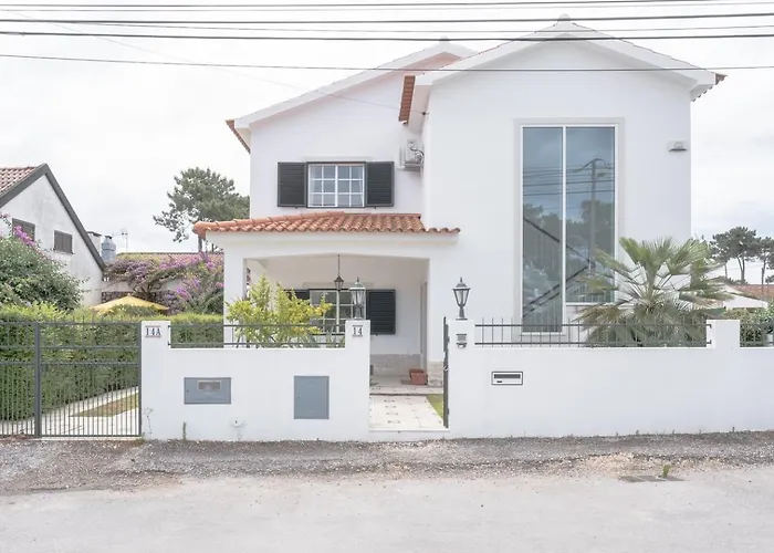 Nini\'S Beach House - Aroeira, Charneca Da Caparica