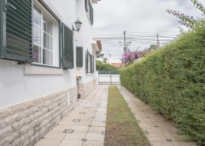 Nini\'S Beach House - Aroeira, Charneca Da Caparica